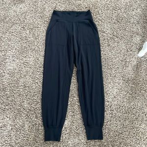 Lululemon align high-rise jogger (black) size:6